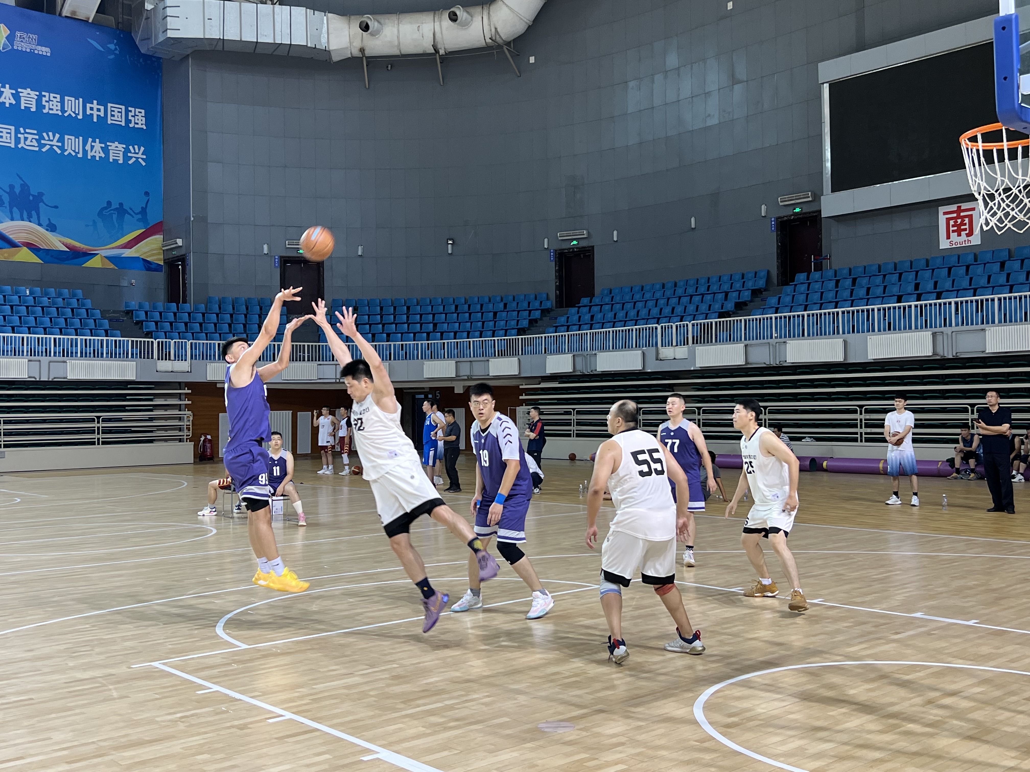 篮球比赛成为人们生活中不可或缺的一部分