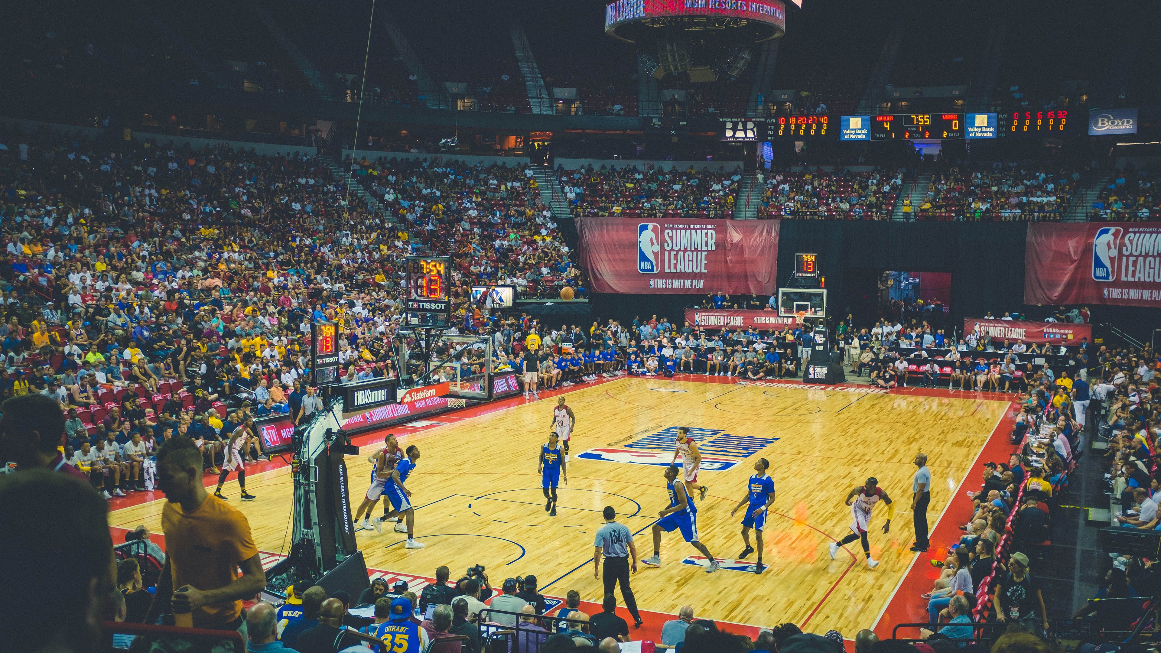 绝境紫金，西决生死战，湖人最后时刻逆转辽宁队